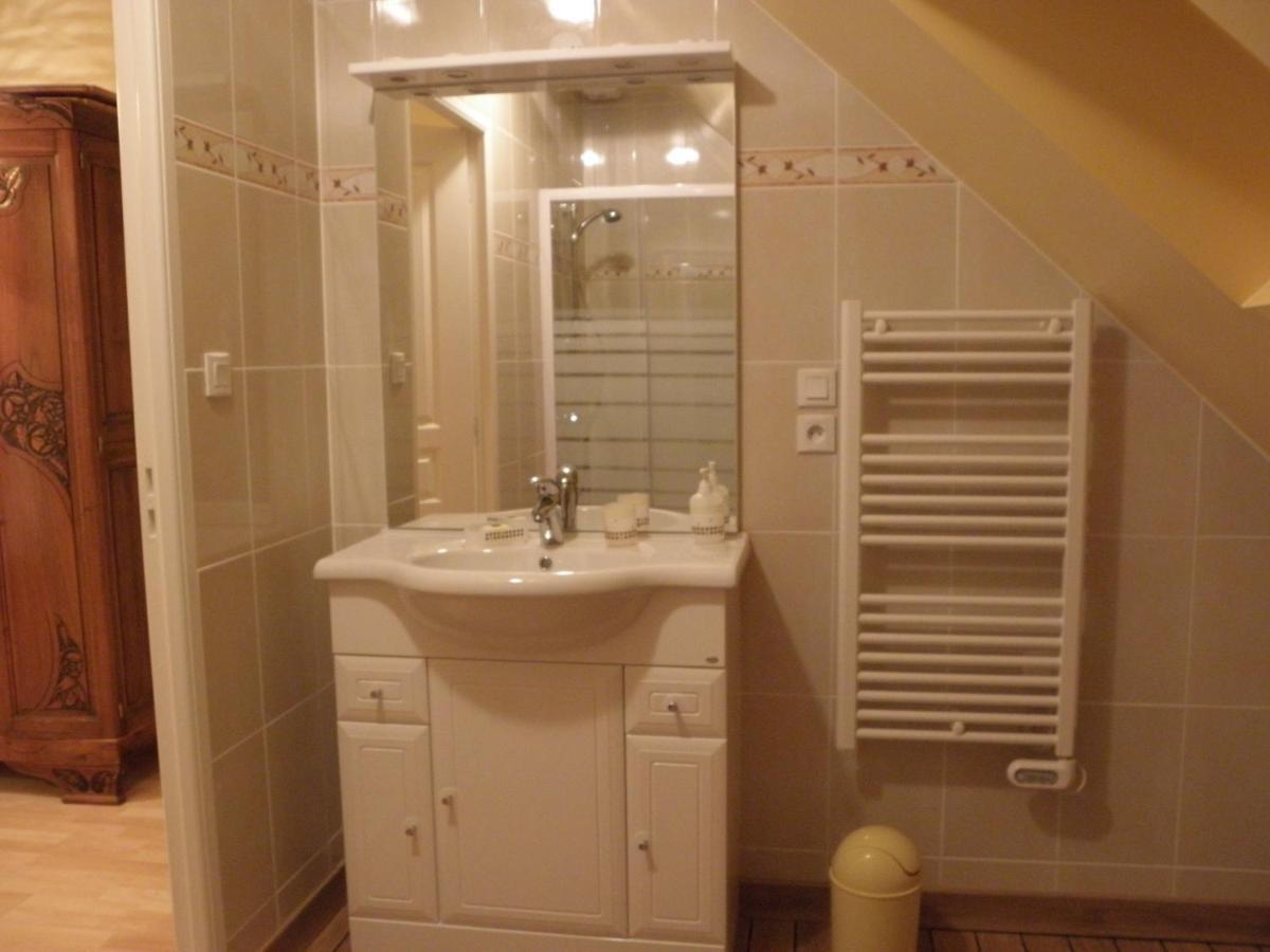 Hotel Le Logis Du Livier Saint-Georges-sur-Layon Exterior foto