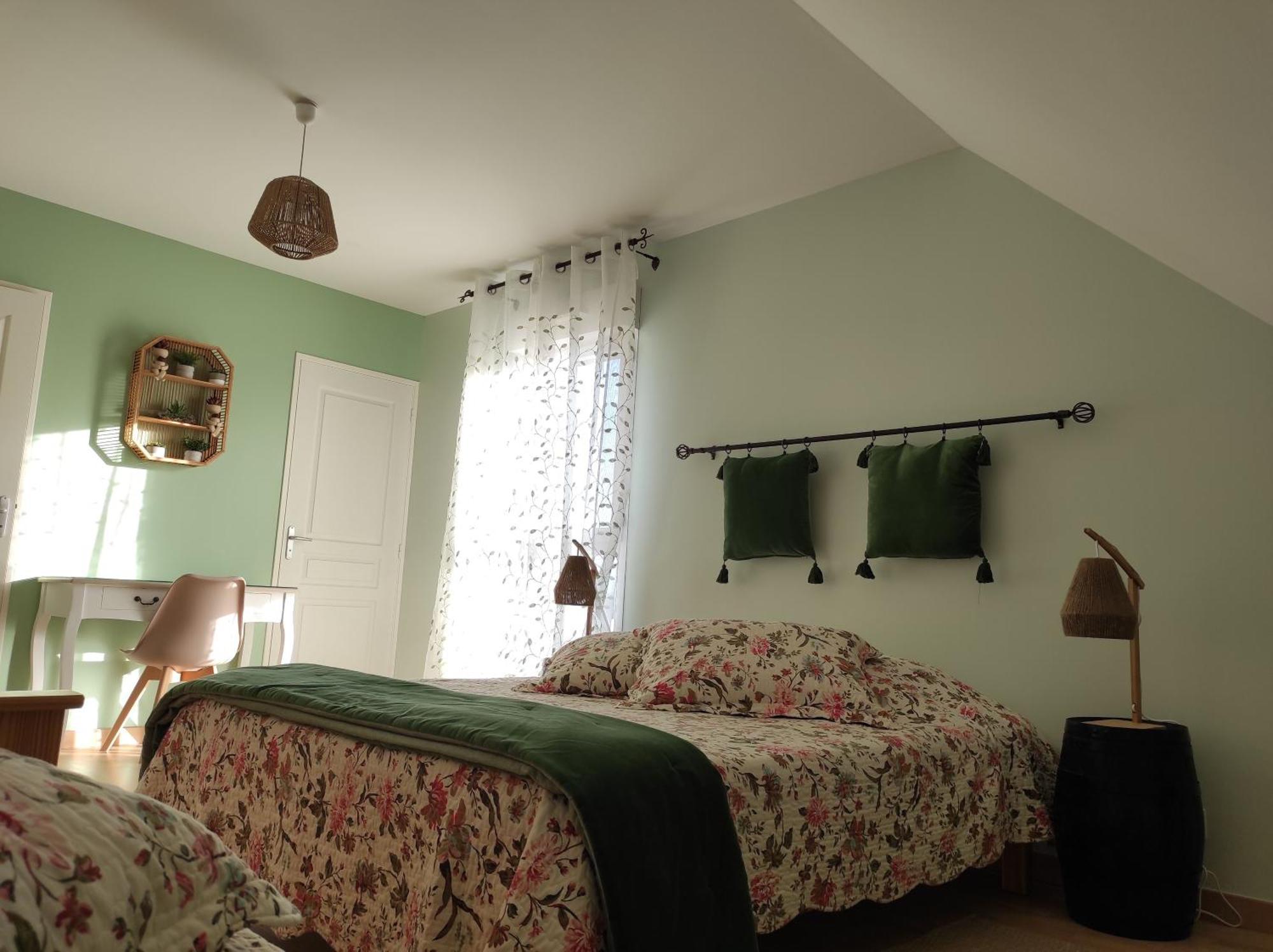 Hotel Le Logis Du Livier Saint-Georges-sur-Layon Habitación foto
