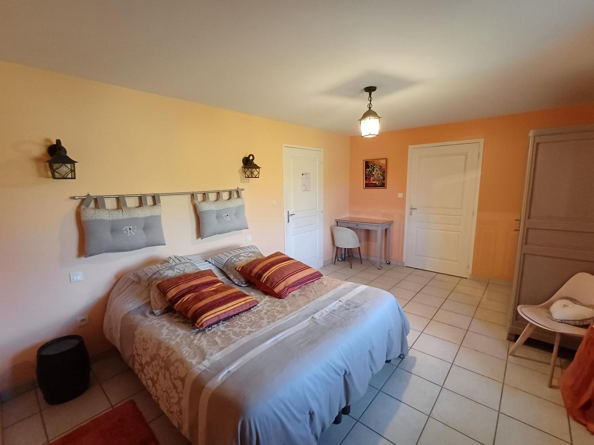 Hotel Le Logis Du Livier Saint-Georges-sur-Layon Habitación foto